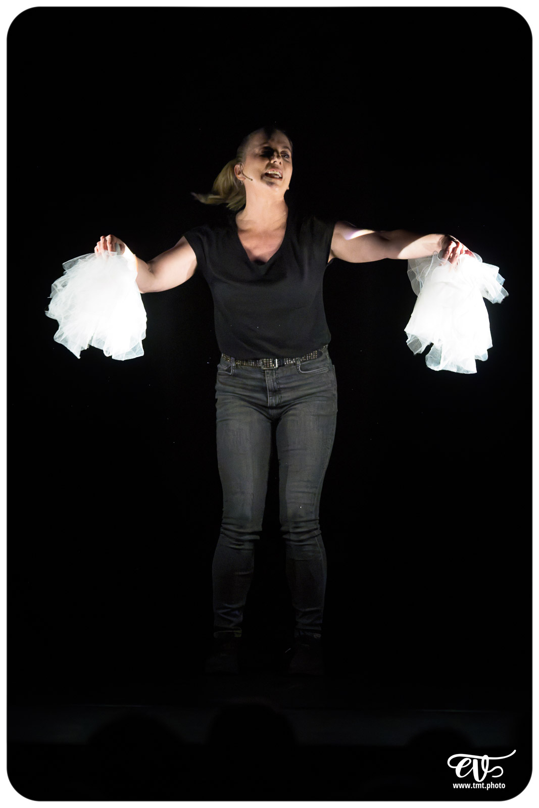 LES CHATOUILLES OU LA DANSE DE LA COLÈRE (ANDRÉA BESCOND)